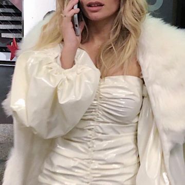 The white dress worn by Parysatis on her account Instagram @parysatis 