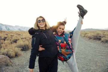 Divers Utilitaire de Jogging porté par Nina Dobrev sur son Instagram Post, le 31 Mars 2020