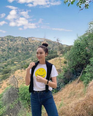 The Clas­sic SMI­LEY Graph­ic Tee of Jessica Jung on the Instagram account @jessica.syj