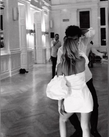 The white dress worn by Parysatis on her account Instagram @parysatis