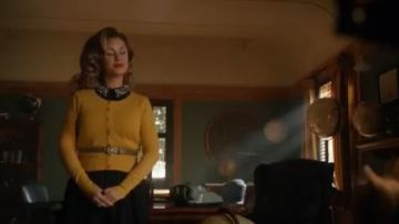 Yel­low Cardi­gan worn by Professor Lipson (Keegan Connor Tracy) in The Magicians Season 5 Episode 13