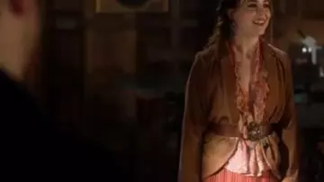 Brown Vel­vet Blaz­er worn by Fen (Brittany Curran) in The Magicians (Season 5 Episode 13