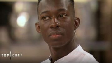 Earrings in the shape of a silver rose carried by Mory Sacko in the show Top Chef