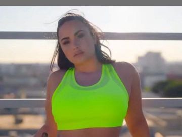 Fabletics Faye High Im­pact Sports Bra worn by Demi Lovato Fabletics