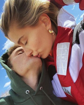 Perry Ellis Bloc de Couleur Parka porté par Hailey Baldwin Instagram Pic le 1er avril 2020