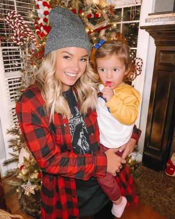 Bb dakota Jack­et of Maddie Potter Duff on the Instagram account @ottestyle