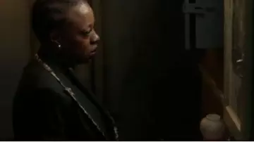 Black BLaz­er worn by Annalise Keating (Viola Davis) in How to Get Away with Murder Season 6 Episode 10