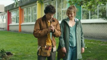 Carhartt Duck De­troit Jack­et worn by Tom (Jesse Eisenberg) in Vivarium