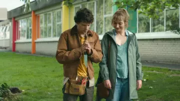 Carhartt Duck De­troit Jack­et worn by Tom (Jesse Eisenberg) in Vivarium