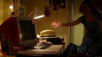 Apple iMac G3 orange used by Melissa Henning (Britt Robertson) as seen in I Still Believe
