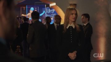 Robe noire Avec un Col Blanc porté par Kirby Anders (Maddison Brun) dans Dynastie (S03E16)