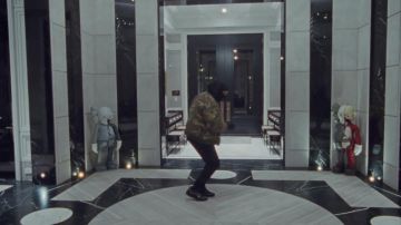 Nike Air Max 98 sneakers worn by Drake in his Toosie Slide music video