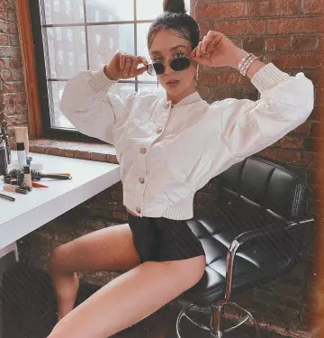 La veste matelassée blanche portée par María Pedraza sur son compte Instagram @mariapedraza_