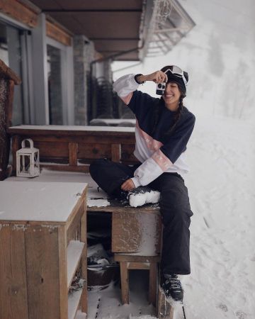 La sudadera azul rosa 3 colores Tommy Hilfiger de Nolwenn en su cuenta de Instagram @nolwenn_creme