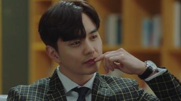 Frédérique Connstant Automatique Cadran Argenté Hommes Smart Watch porté par Dong Baek (Yoo Seung-ho) dans Memorist Épisode 1