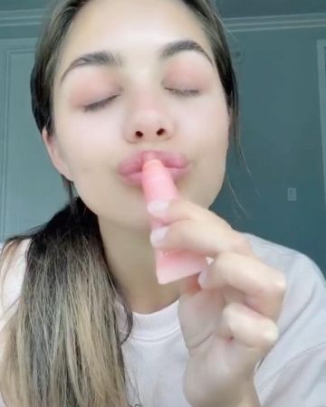 Tarte Occupé Gal Brillant utilisé par Hannah Ann Sluss Tiktok 4 avril 2020