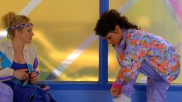 Fleur bomber porté par Beth Ann Stanton (Ginnifer Goodwin) dans lesquelles les Femmes Tuent (S01E02)