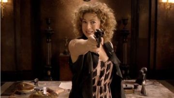 Veste en Cuir noir Veste portée par River Song (Alex Kingston) dans Doctor Who Saison 6 Épisode 8