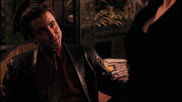 Chaqueta de cuero negro usada por Vincent Mancini (Andy García) como se ve en El Padrino: Parte III