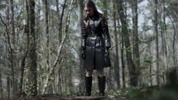 Outfits of Inheritance: Lily Collins wears Leather Trench coat to pay Lauren Monroe in the movie