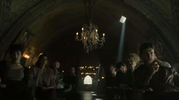 The bomber jacket brown leather collar white sheep of Denver (Jaime Lorente) in The casa de papel Part 4 Episode 1