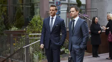 The blue suits of Harvey Specter (Gabriel Match) in Suits
