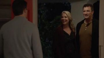Robe à fleurs portées par le Dr Grace Sawyer (Ali Larter) dans La première Saison 2 Épisode 16