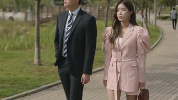 Mode Sac de Vin Rouge, porté par Mo Seok-hee (Im Soo-hyang) dans Gracieux de la Famille de l'Épisode 14