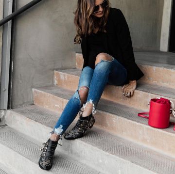 Blazer negro de Shalice Noel en la cuenta de Instagram @shalicenoel
