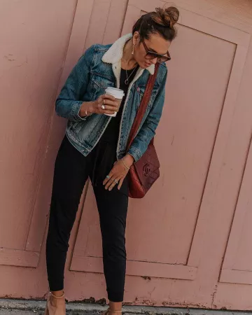 Salon noir Jogger de Shalice Noel sur l'Instagram account @shalicenoel