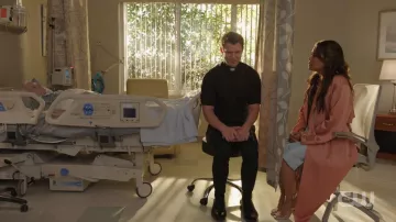 Alexander McQueen Vestido Azul usado por Cristal Carrington (Daniella Alonso) en Dinastía (S03E16)