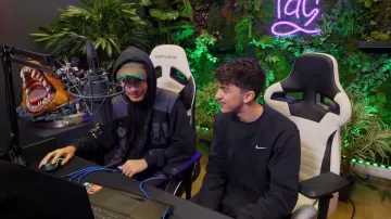 El jersey negro de Nike que lleva Inoxtag en el vídeo Haciendo un clip del futuro en 24 horas (Feat. Flashboy)