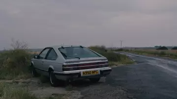 La voiture volée modèle Opel Monza 3.0 E dans The End of the Fucking World S01E06
