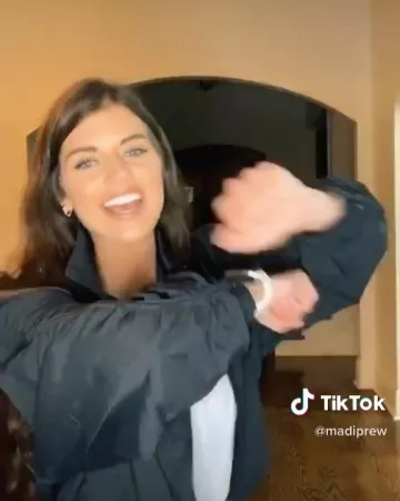 Nike Swoosh Veste portée par Madison Prewett Tiktok 8 avril 2020