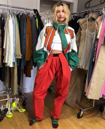 Brandy Melville Chenelle Réservoir porté par Hailey Bieber Maeve Reilly's Instagram le 7 avril 2020