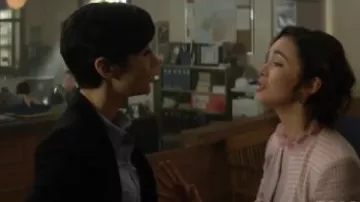 Blazer noir porté par Lisbeth (Katie Findlay) dans Nancy Drew Saison 1 Épisode 17