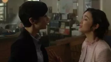 Black Blaz­er worn by Lisbeth (Katie Findlay) in Nancy Drew Season 1 Episode 17