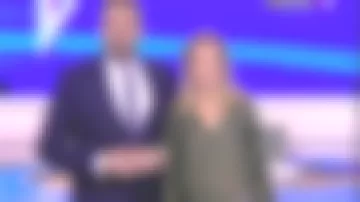 The khaki shirt of Sidonie Bonnec All over the world to say the 09.03.2020