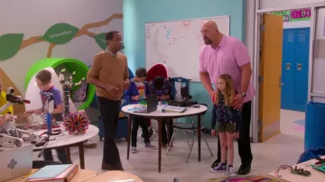 Zapatillas Converse azul Hi Top usadas por J. J. (Juliet Donenfeld) en The Big Show Show (S01E03)