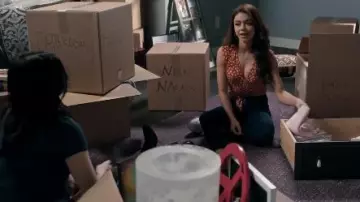 Red FLo­ral Top worn by Haley Dunphy (Sarah Hyland) in Modern Family Season 11 Episode 18