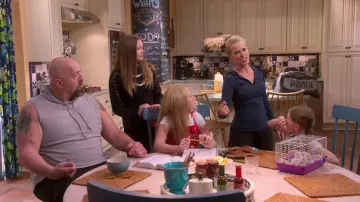 Puma sport bag of Cassy (Allison Munn) in The Big Show Show (S01E05)