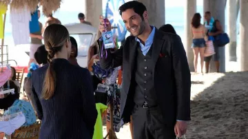 The suit jacket of Lucifer Morningstar (Tom Ellis) in Lucifer (S03E23)