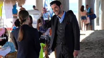 La veste de costume de Lucifer Morningstar (Tom Ellis) dans Lucifer (S03E23)