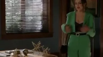 Pantalones de pierna verde usados por Fallon Carrington (Elizabeth Gillies) en Dynasty Temporada 3 Episodio 16