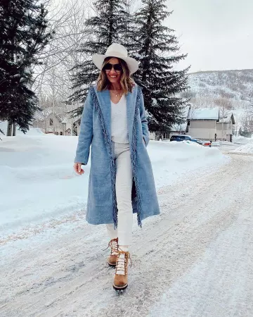 Free people V-Neck Sweater of Jaime Shrayber on the Instagram account @jaimeshrayber