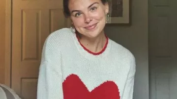 Cœur d'Impression Chandail porté par Hannah Brown dans La Bachelorette