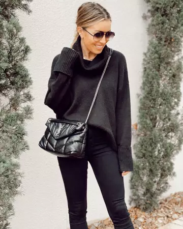 Saint laurent Puffer Shoul­der Bag of Jaime Shrayber on the Instagram account @jaimeshrayber