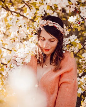 El chaleco rosa/naranja usado por Coralie D. en la cuenta de Instagram de @ellesenparlent