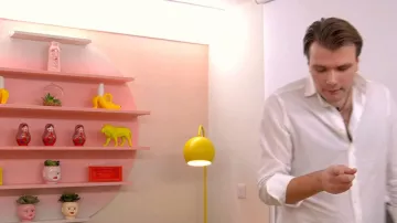 La lámpara de plátano en el apartamento de Maxime en The Circle Game