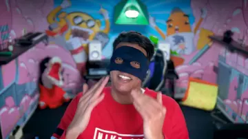 Sweatshirt Nike red Maskey in the YouTube video BONUS #3 - THE BATTLE OF the RAPPERS